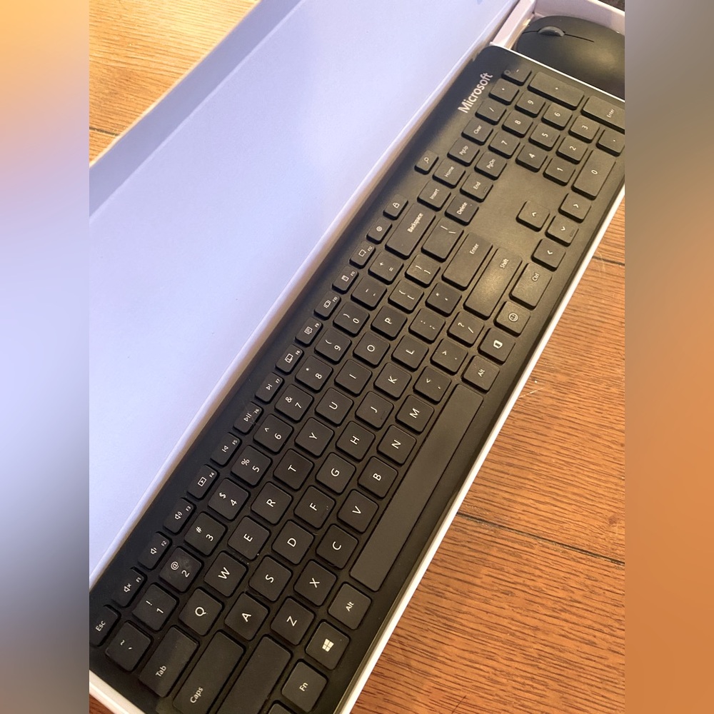 Microsoft Bluetooth Keyboard & Mouse ⌨️ Matte Black. In original box.